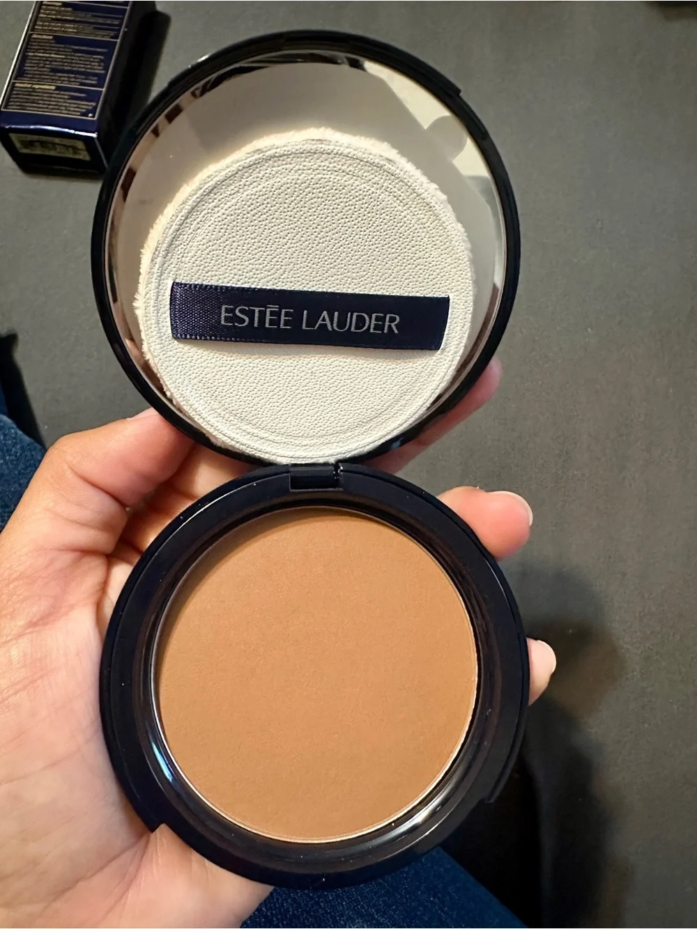 Estee Lauder Double Wear Sheer Foundation & Powder Compact.